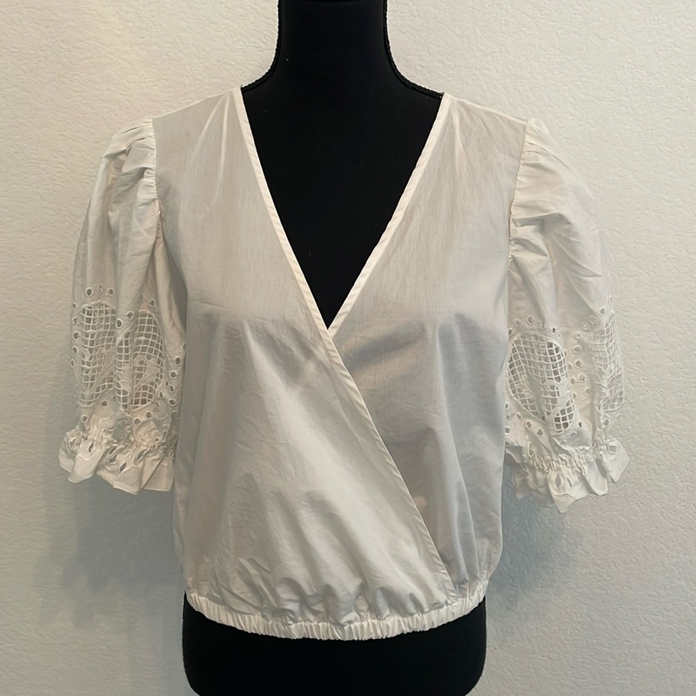 ASTR the label mock wrap TOP with puff sleeves size XL  white realtor office